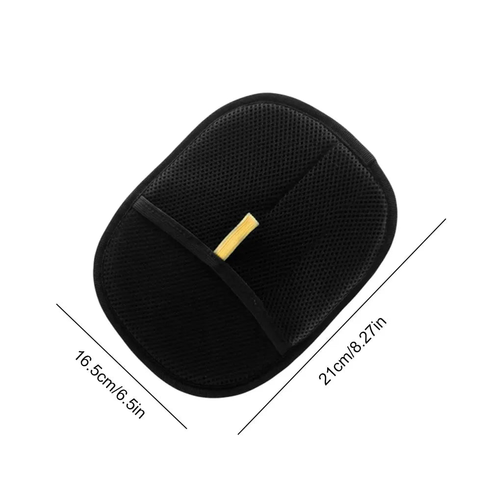 Pet Grooming Deshedding Glove removes pet hair